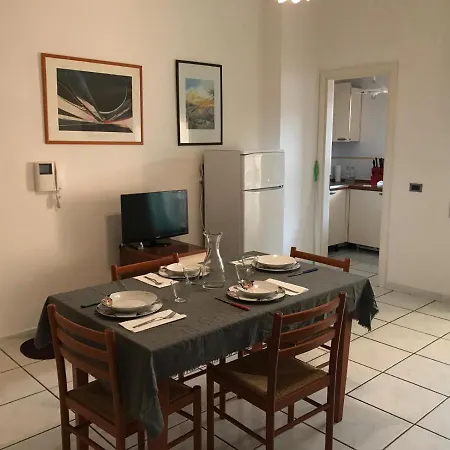 Aparthotel Trilocale Lalla Sul Mare