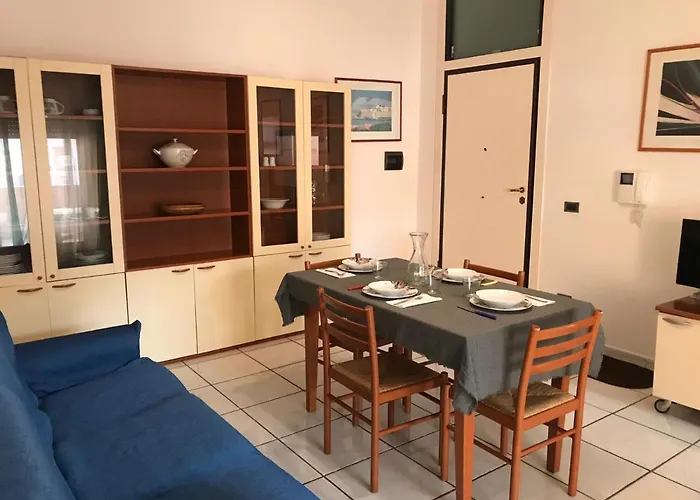 Aparthotel Trilocale Lalla Sul Mare 3*